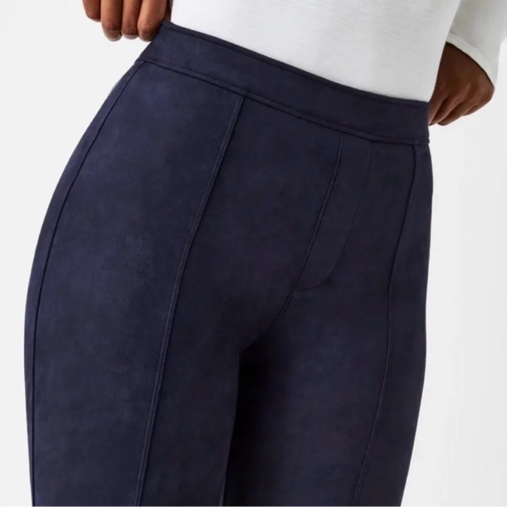 Spanx Classic Navy Faux Suede Flared  Pants Size Large fits Medium - Picture 4 of 7